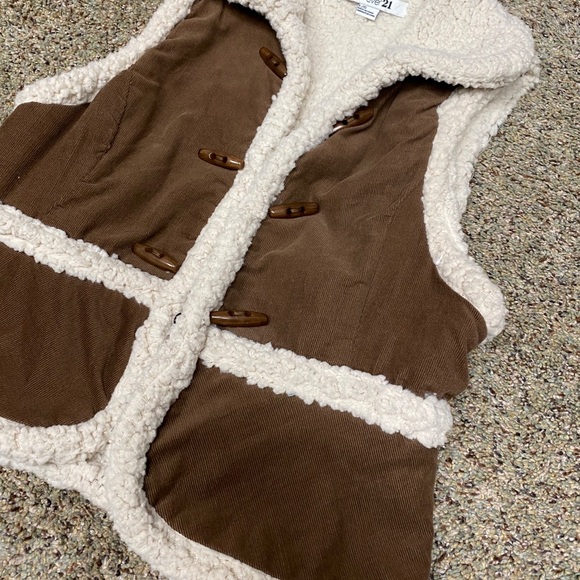 Forever21 Women’s Vest - Picture 2 of 4